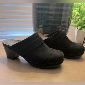 Women’s Crocs - Black, Size 6